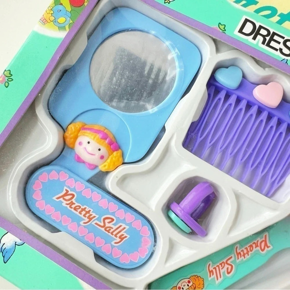 Vintage 80s NIB Pretty  Sally vanity brush dressing set - Picture 6 of 6